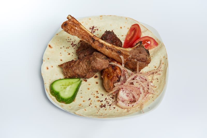 Qarışıq kabab  * Смешанный кебаб