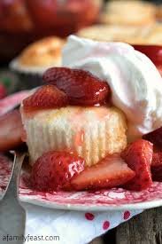 Pound cake with strawberries