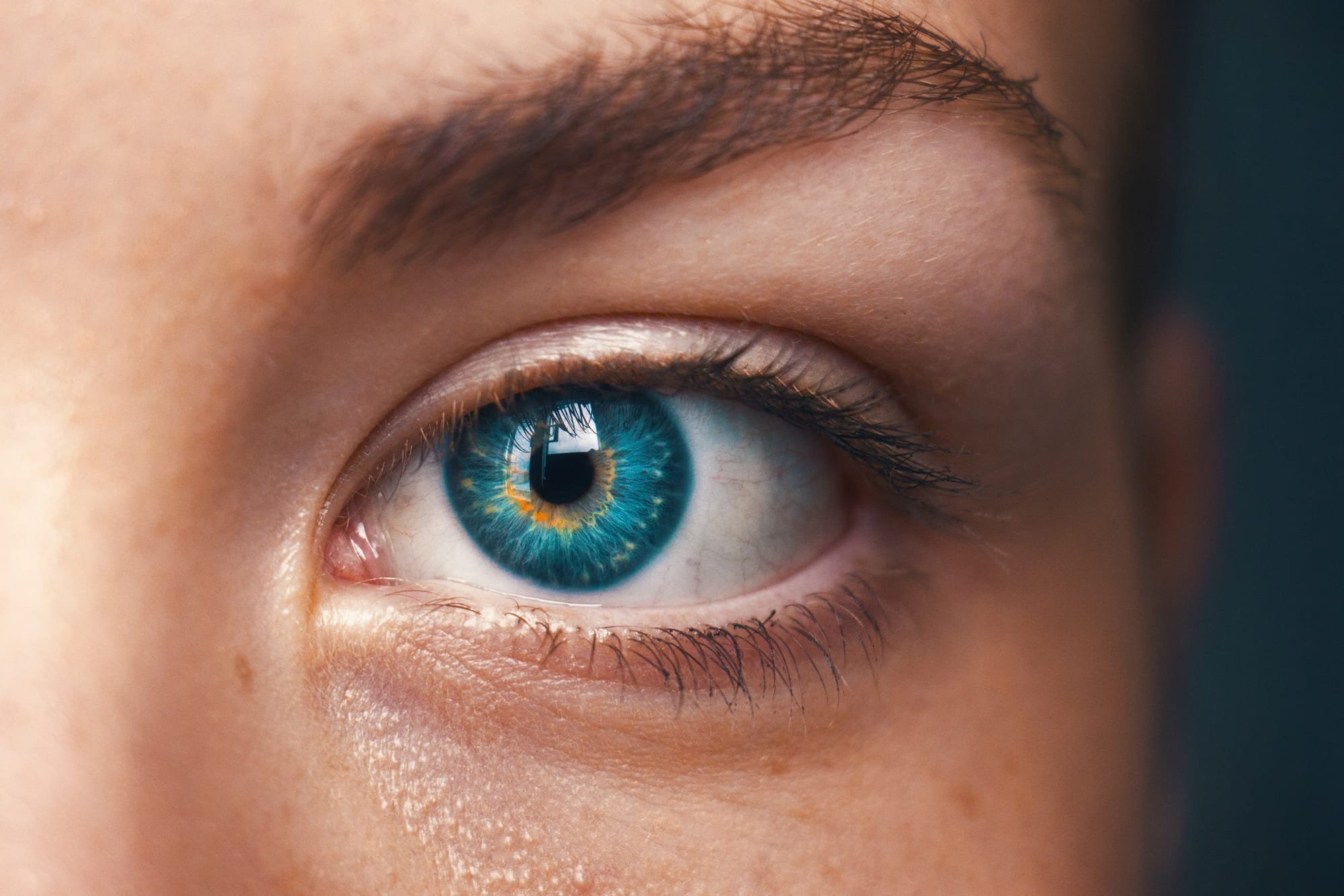 كثرة رفة العين "البربشة" قد تكون بسبب نقص فيتامين بـ 12