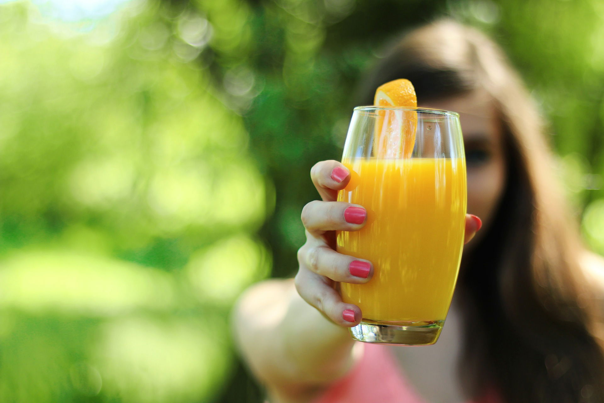 ماذا يحدث للجسم عند تناول عصير البرتقال بانتظام؟