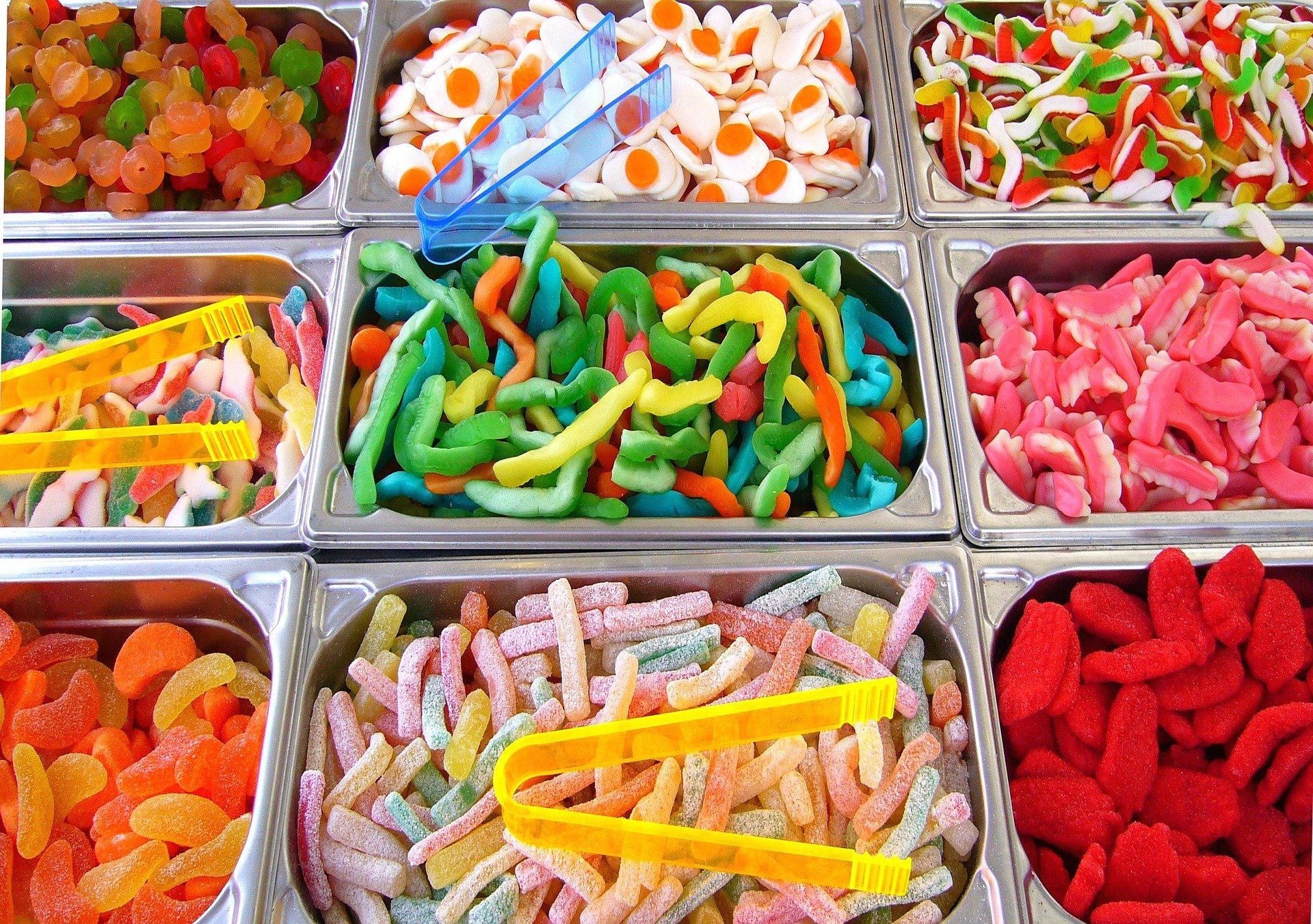 دراسة: الحلويات تضعف الذاكرة وتجبر الناس على تناول غذاء أكثر من الحاجة