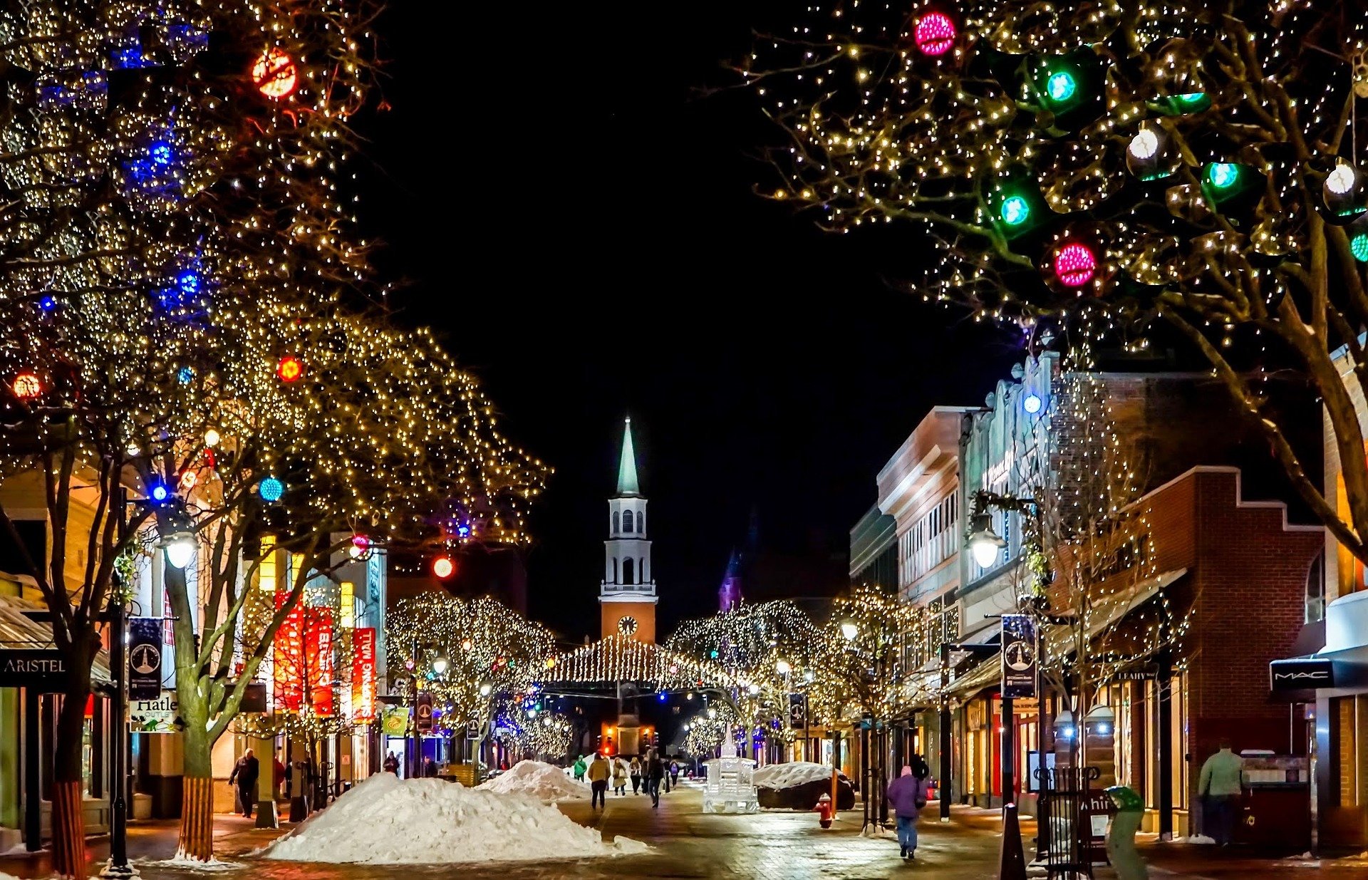 Top 10 places to spend Christmas in America