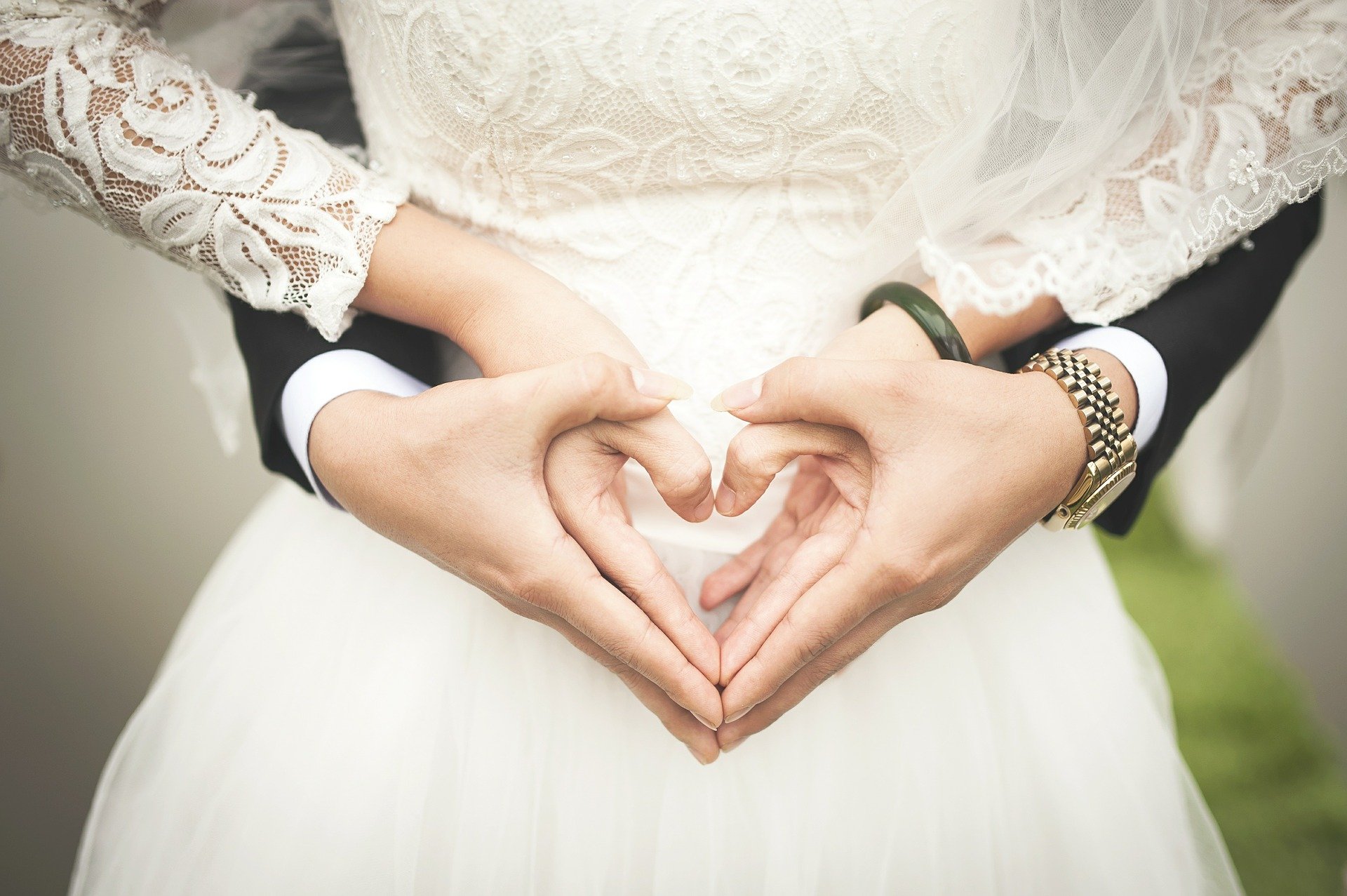 What makes an absolutely incredible wedding celebrant?