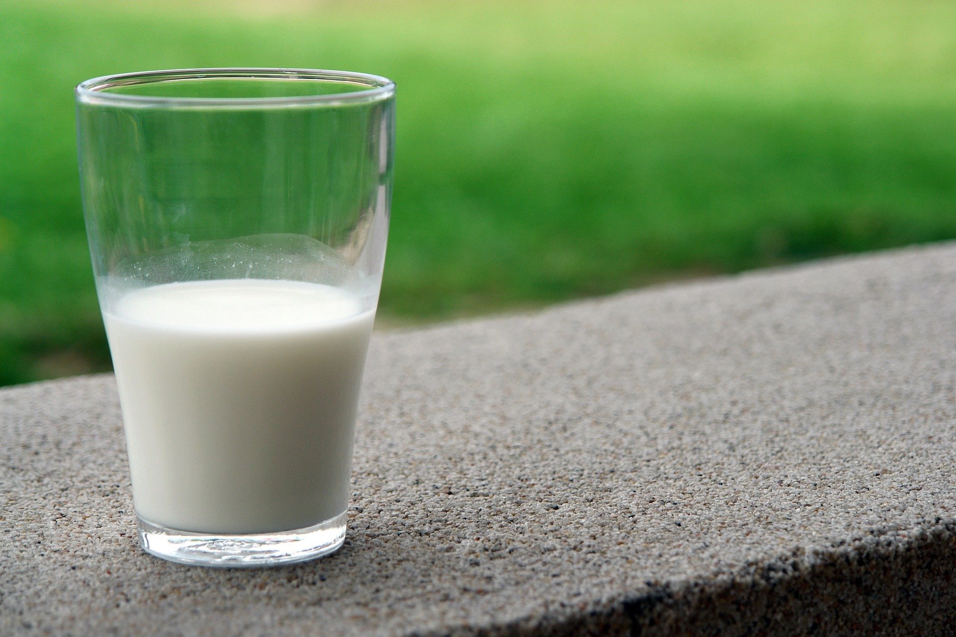 منتجات الحليب المفيدة قد تضر البعض