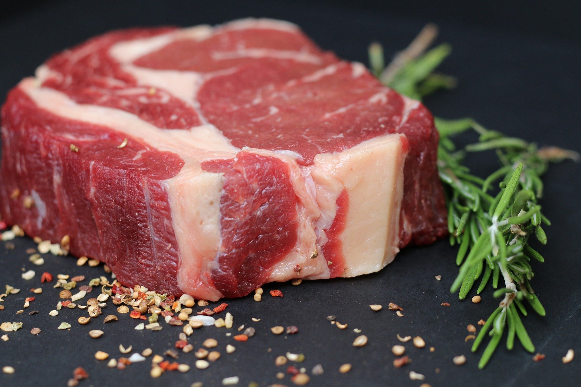 ما خطورة التخلي عن تناول اللحوم؟
