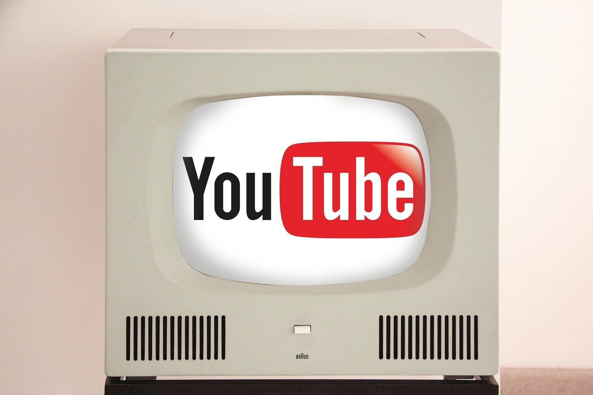 "YouTube and the Pursuit of Fame: A Guide to Unlocking Glory in the Digital World"