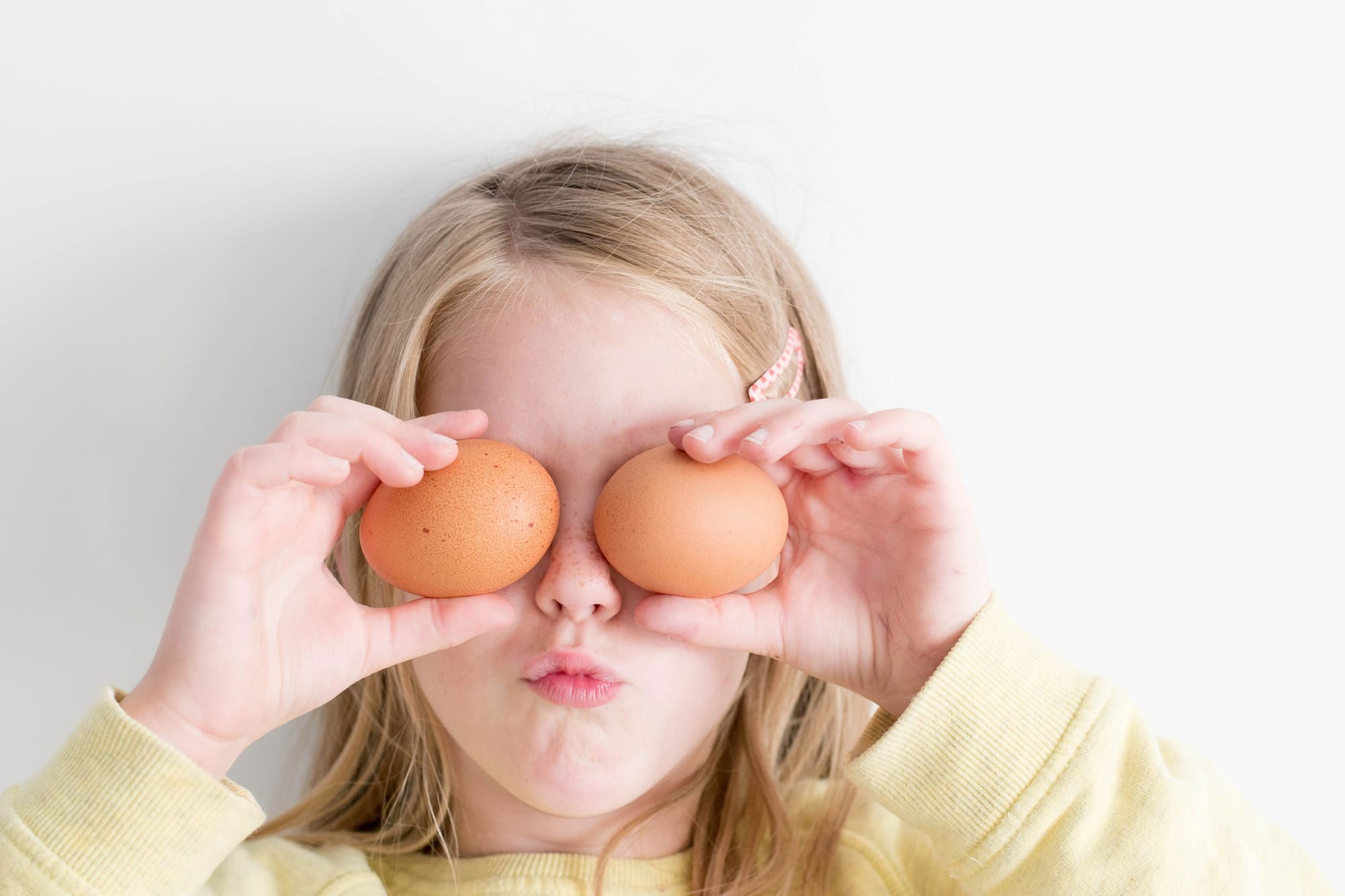 تعرف على 5 أطعمة طبيعية لتقوية بصر و رؤية أطفالك