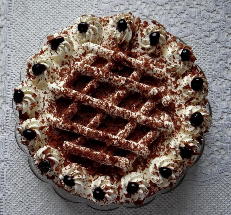 Black Forest Cake (Eggless Available)