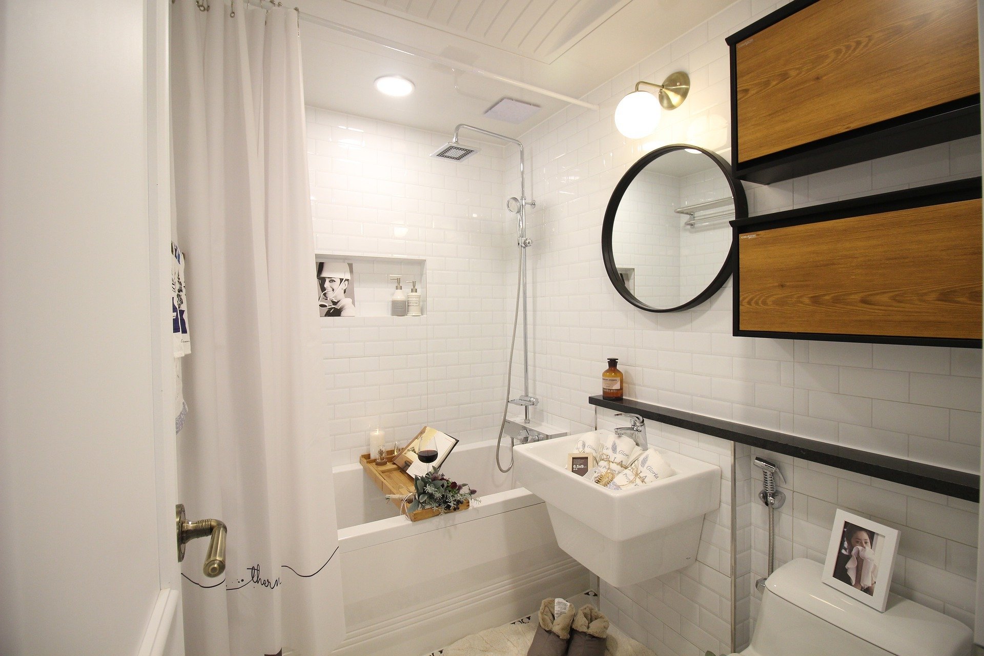Les meilleures idées pour les petites salles de bains alliant charme et praticité.