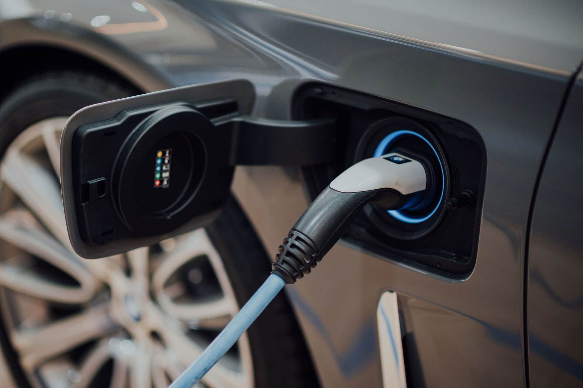 Tudtad, hogy az elektromos és plug-in hibrid autókra speciális casco biztosítást kell kötni?