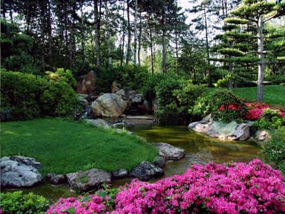 Famous Gardens image