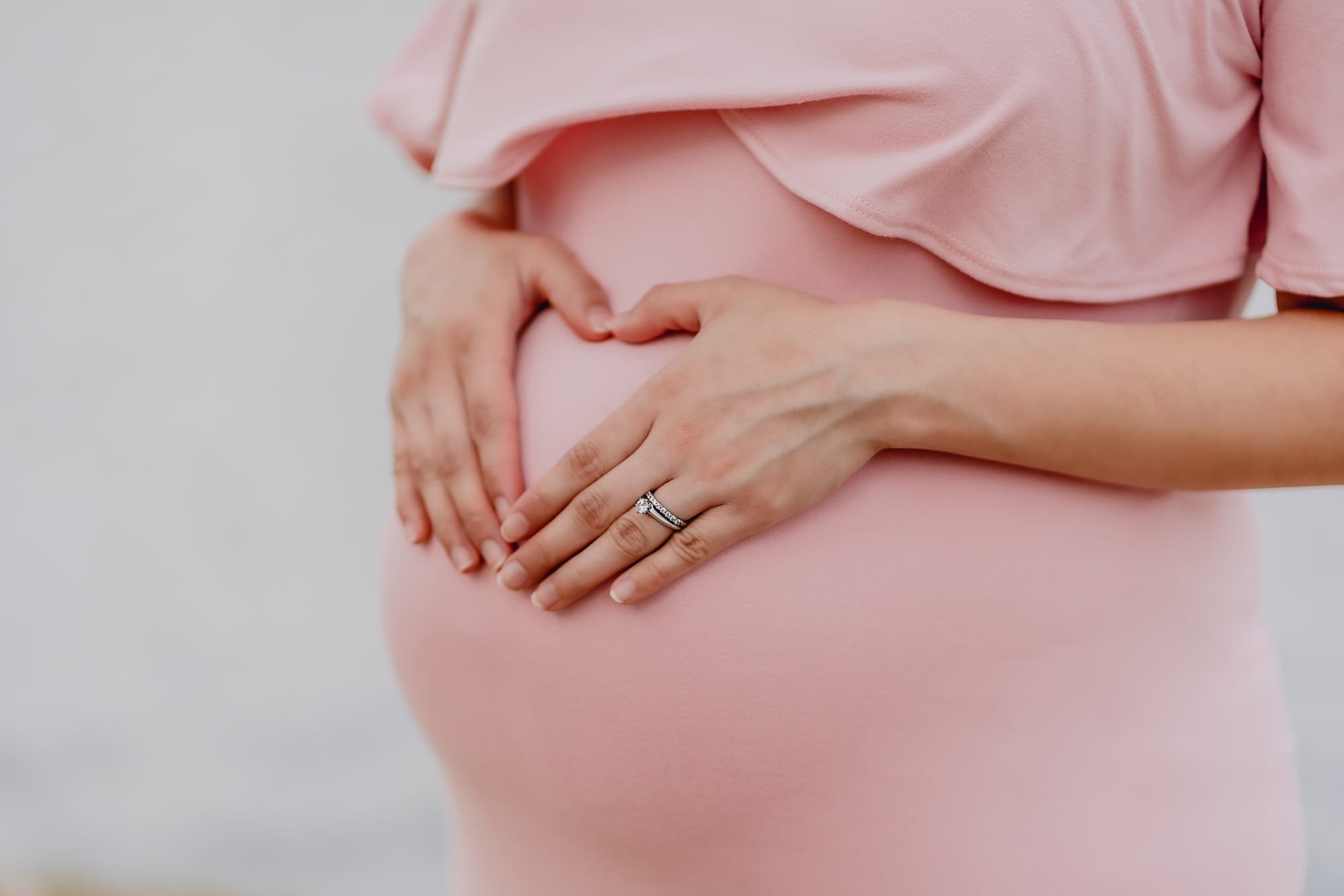 Débunkage des Mythes : Le Reiki est-il sûr pour les femmes enceintes ?