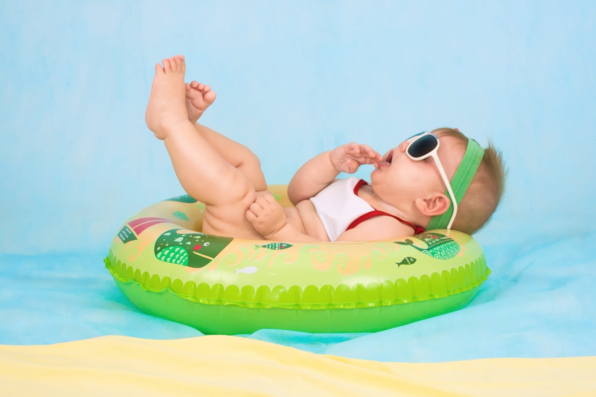Radosne Pluskanie: Dlaczego nauka pływania niemowląt to klucz do zdrowego rozwoju dziecka
