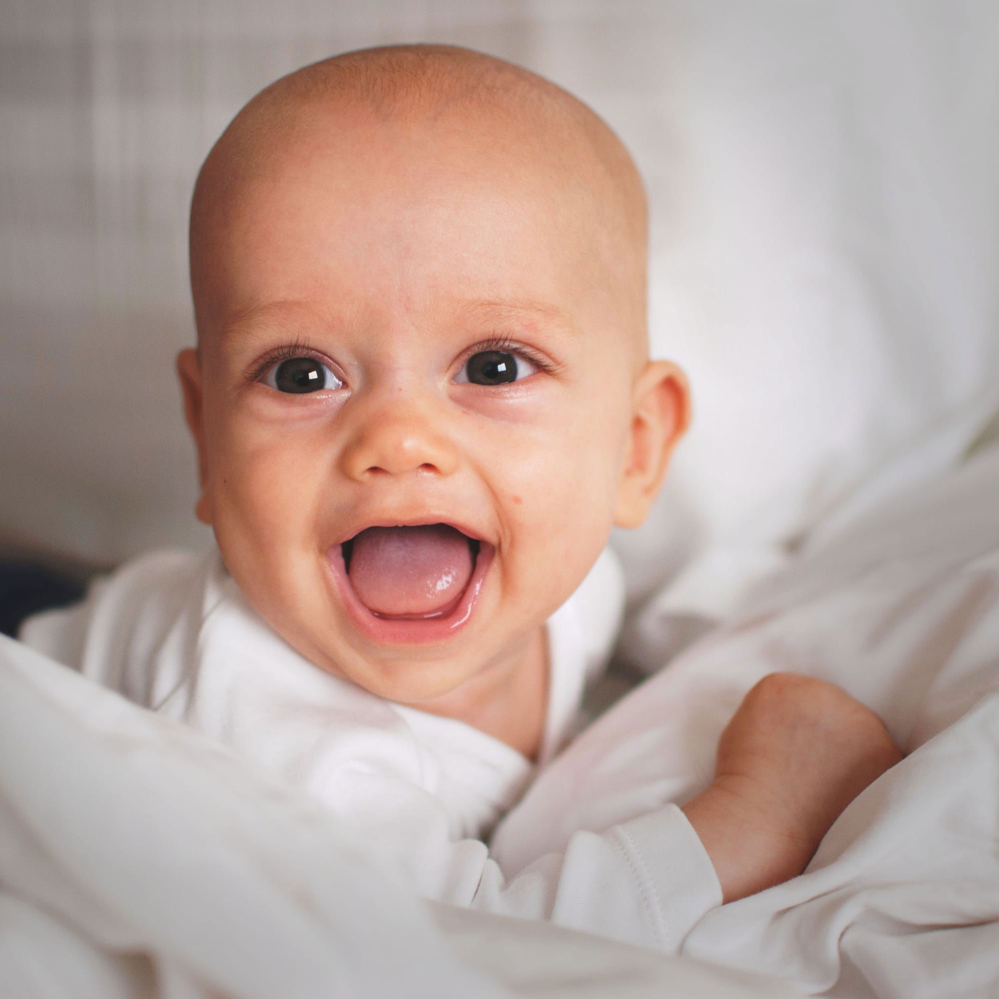 למה תינוקות צוחקים כל כל הרבה
