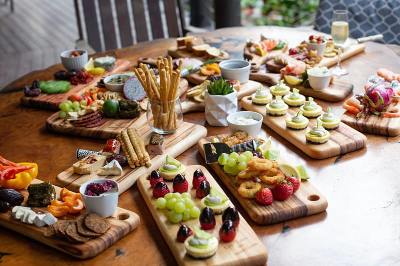 cater for 100 people