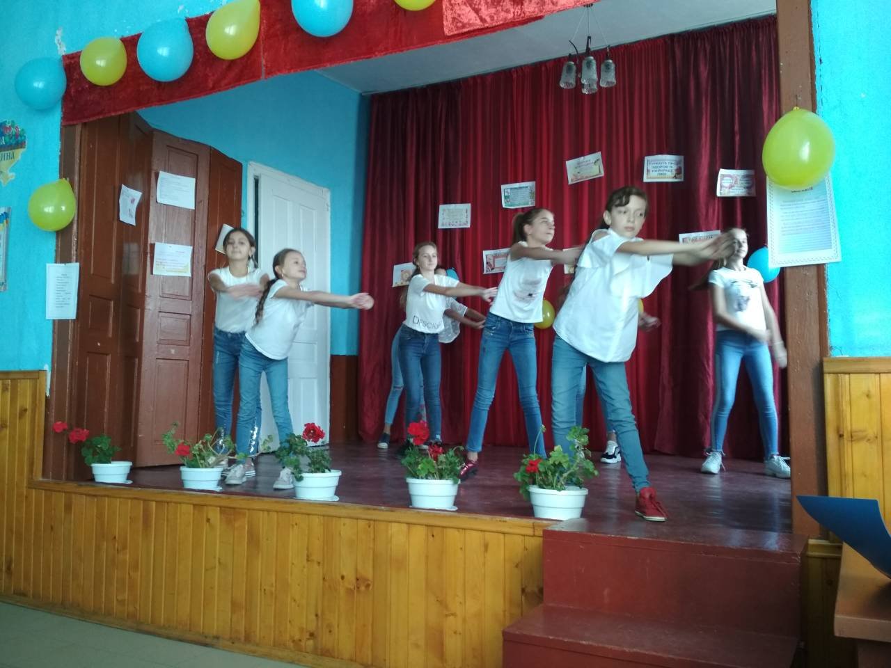 Виховний захід "Молодь обирає здоров'я", підготувала Кричфалушій Марина Василівна з учнями 6-А та 6-Б класів.