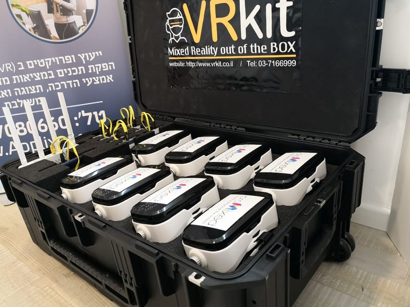 ערכת מציאות מדומה VRKIT - המזוודה והחומרה