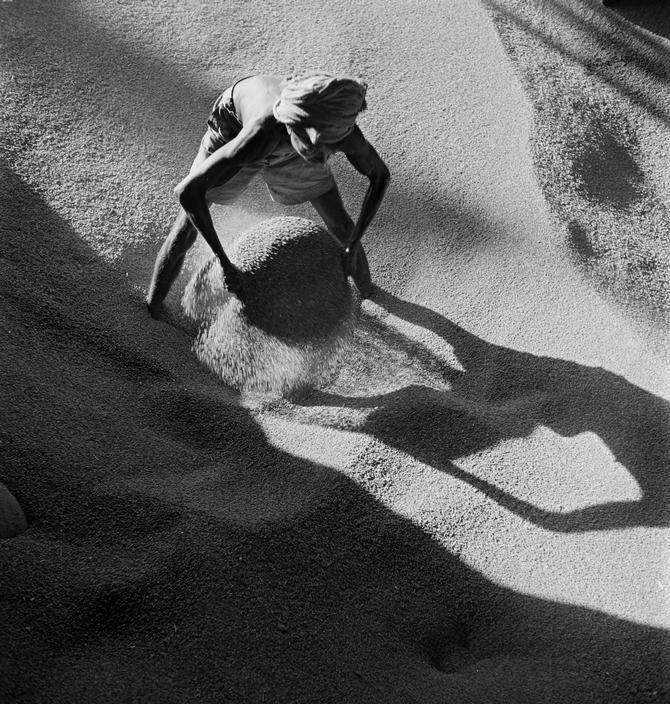 Werner Bischof - India, Bengal, The port of Calcutta 1951