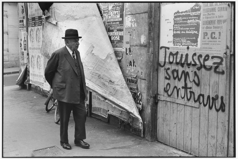 Henri Cartier-Bresson - Rue de Vaugirard, Paris 1968