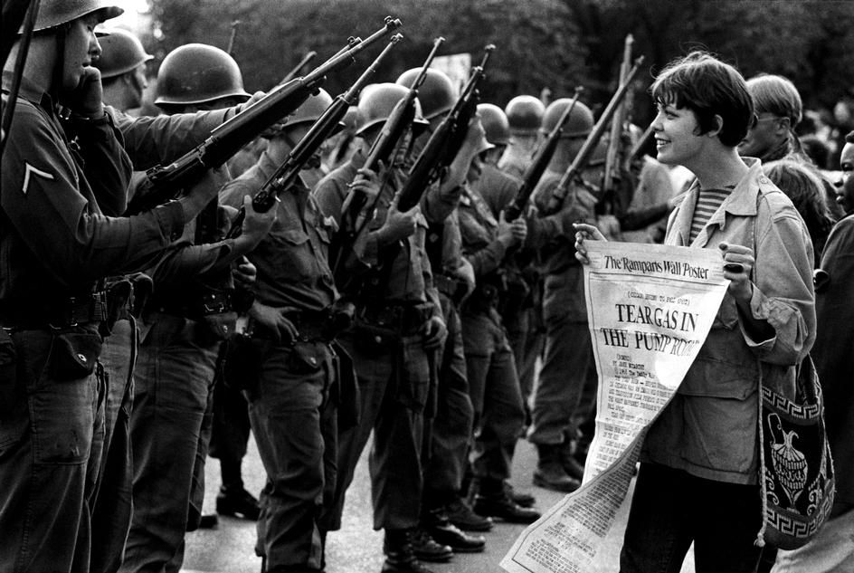 Raymond Depardon - Anti-war protestors confront Federal troops in Grant park, Chicago, USA 1968