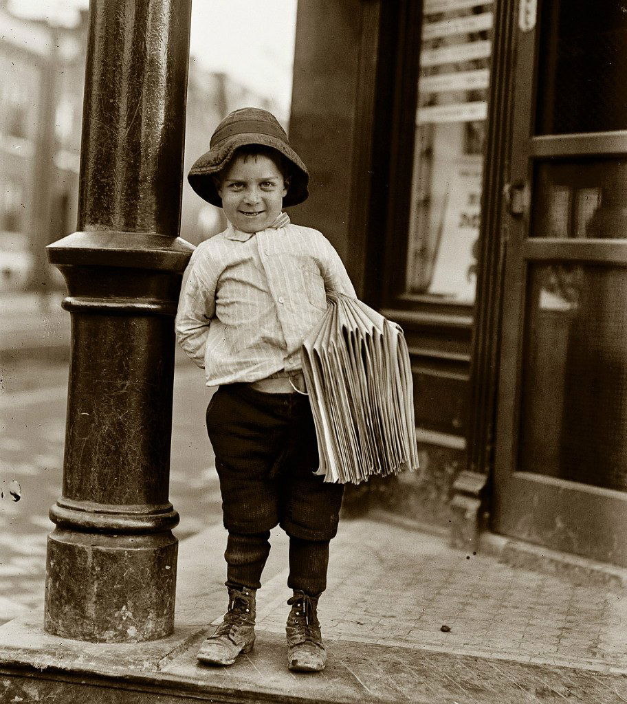 Lewis Wickes Hine - Luigi, 6, newsboy in Sacramento in 1915