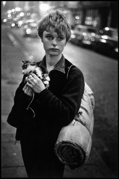 Bruce Davidson - Girl holding kitten, UK, London 1960