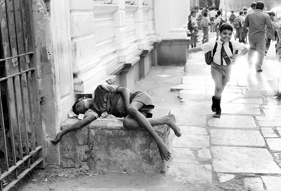 Dario Mitidieri - Street children of Bombay, India 1992