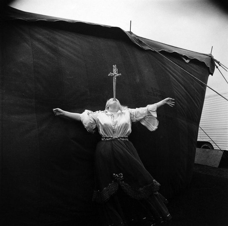 Diane Arbus - Albino sword swallower at a carnival, Maryland 1970