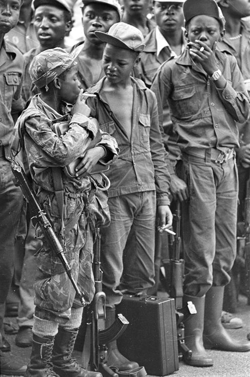 Clive Limpkin - Child soldiers smoking, Angola 1976