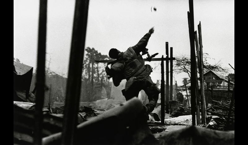 Don McCullin - The US Marines counteroffensive, Day Four, battle of Hue, Vietnam 1968