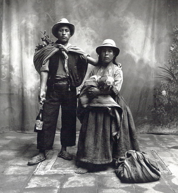 Irving Penn - Family with mother nursing child, Cuzco, Peru 1948