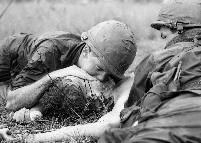 Henri Huet - Army medic James Callahan tries to save a dying comrade north of Saigon, Vietnam 1967