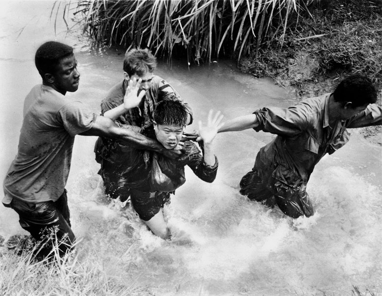 Catherine Leroy - 1st Cavalry men capture a Vietcong soldier, Bong Son 1967