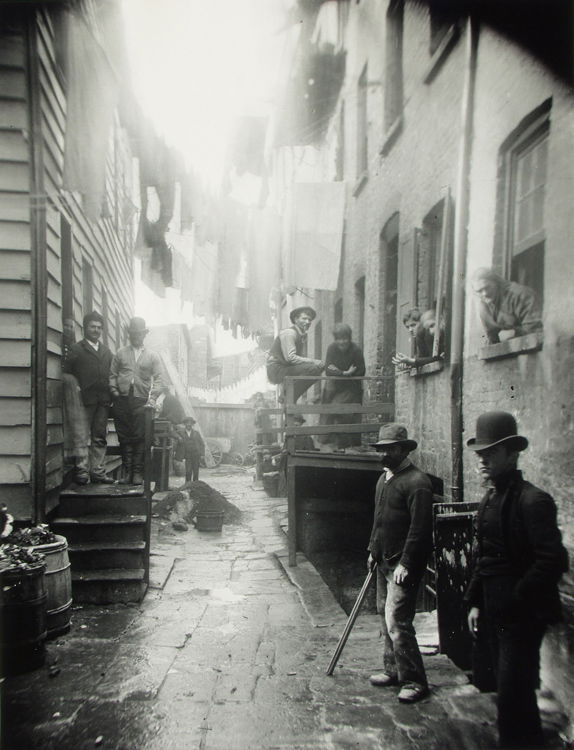 Jacob Riis - Bandit's roost, Mulberry Street, New York City 1888