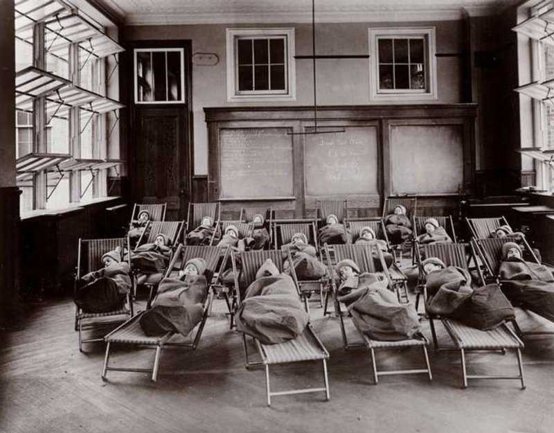Jacob Riis - School of Carmine Street, New York City 1910