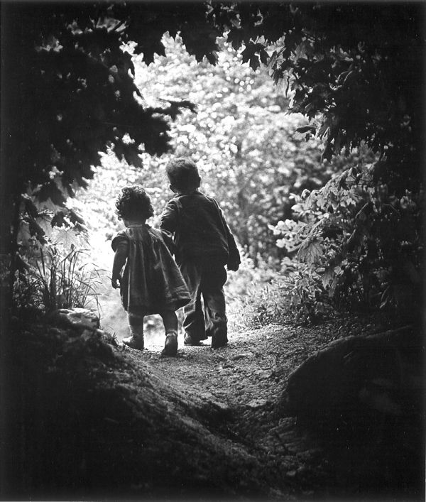 William Eugene Smith - The walk to paradise garden, 1946