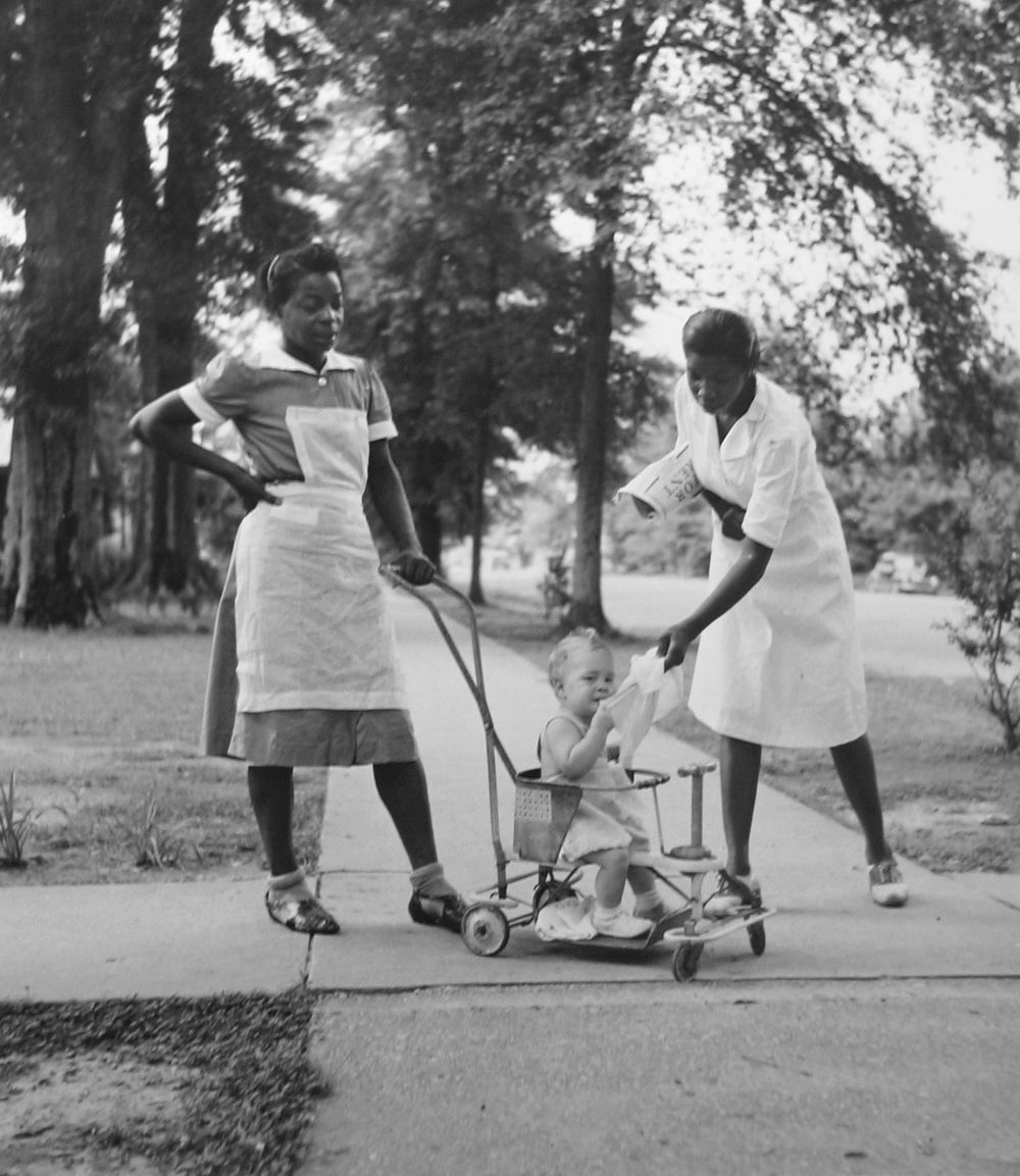 Marion Post Wolcott - Colored Maids with white child, Gibson, Mississippi 1940