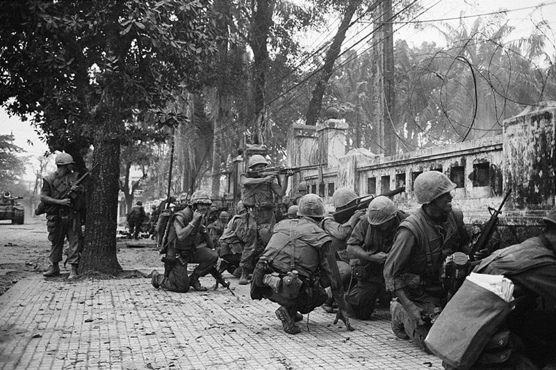 Kyoichi Sawada - Marines pinned down behind wall, Hue, Vietnam 1968