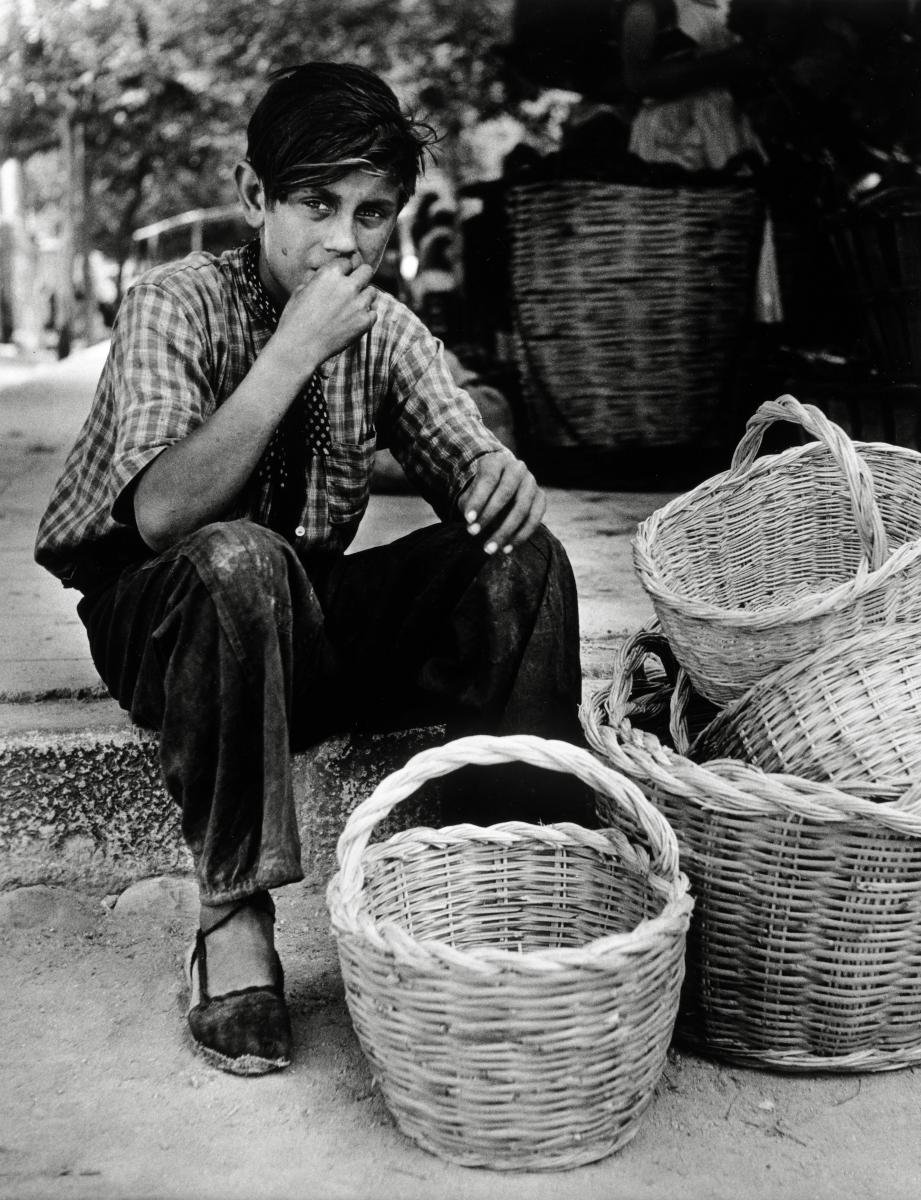 Jean Dieuzaide - Vendeur de paniers, Valence, Espagne 1951
