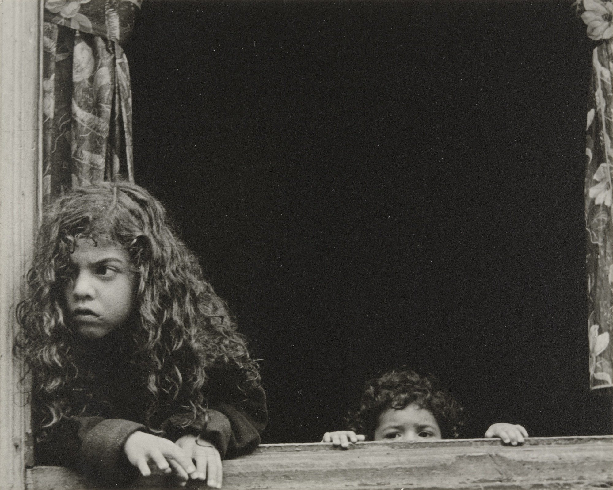 Helen Levitt - Kinder am fenster, New York 1942