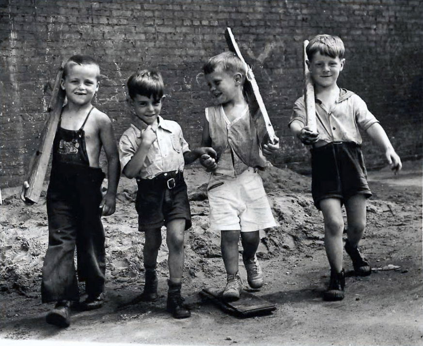 Arthur Leipzig - Marching boys, 1943