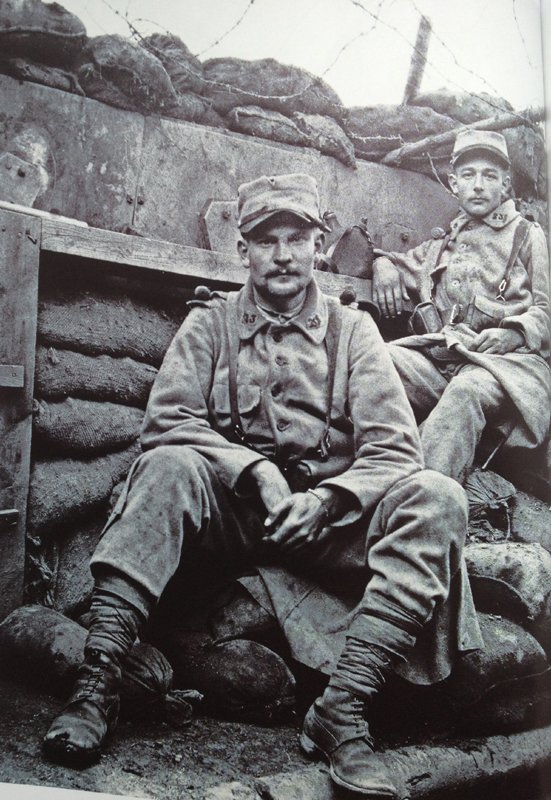 Frantz Adam - Two soldiers of the 23e RI in a support line trench, 1916