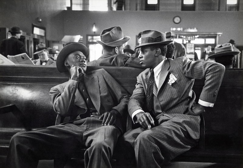 Esther Bubley - Two men at Greyhound bus terminal, New York City 1947
