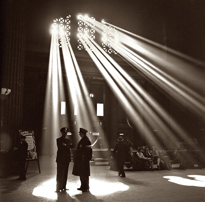 Jack Delano - The waiting room of Union Station in Chicago 1943