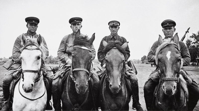 Dmitri Baltermants - Four cavalrymen, 1941