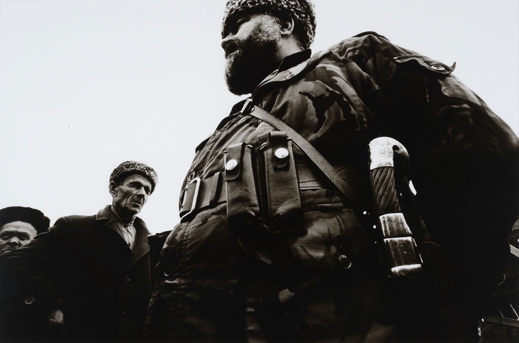 Stanley Greene - Omar Hadji Khasharov, surnommé Le Boucher car il décapitait les soldats russes, Alkazurovo 1995