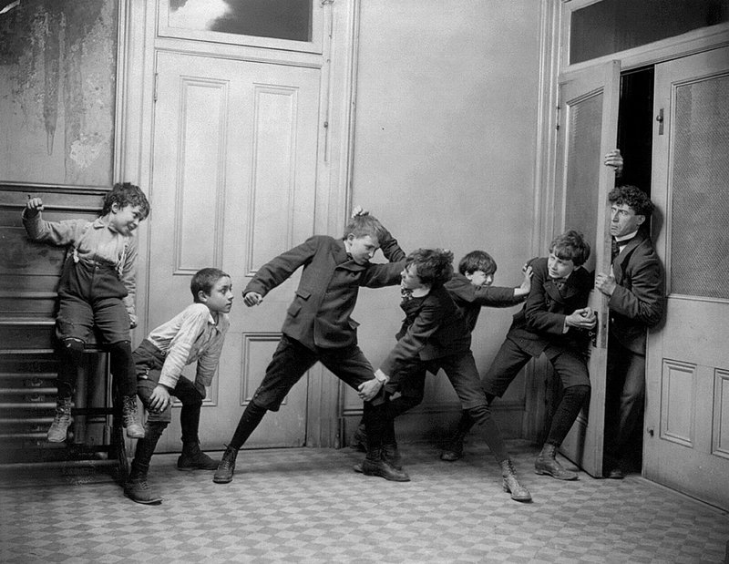 Fitz William Guerin - Kids in the hall, 1902