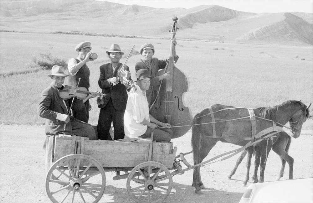 Inge Morath - En route pour un mariage, Oltenia, Moldavie 1958