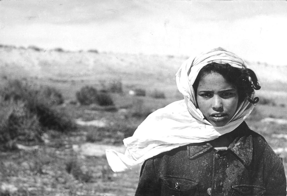 Denise Colomb - Portrait d'une jeune fille dans le désert, Israël 1976