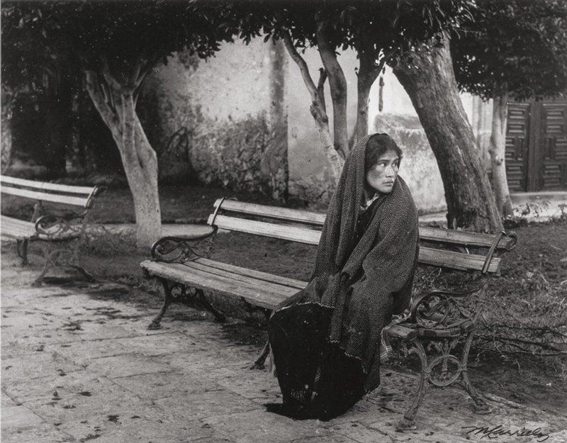 Manuel Carrillo - Mujer en el banco del parque San Miguel, Mexico 1970
